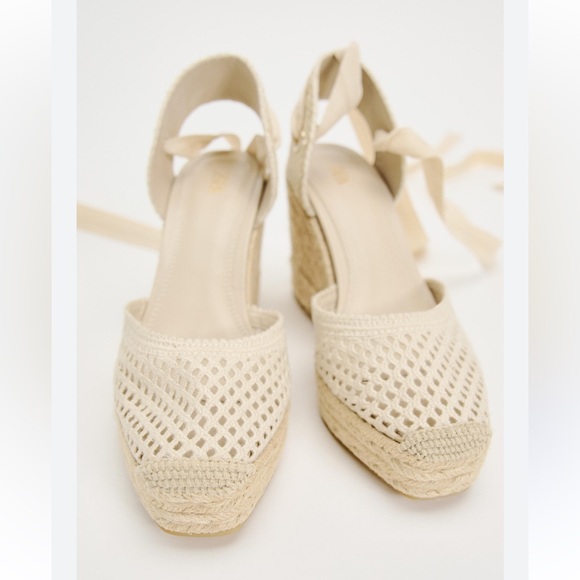 Zara Espadrilles Ankle Tied Crochet Wedges Off White Cream Beige size 6.5 37 NWT - Picture 3 of 11